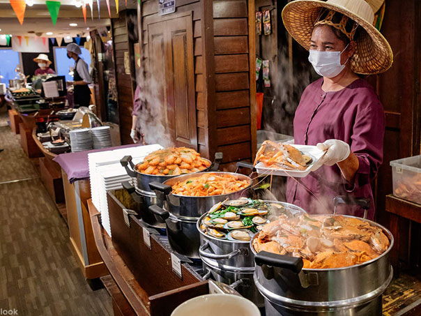 BAIYOKE FLOATING MARKET